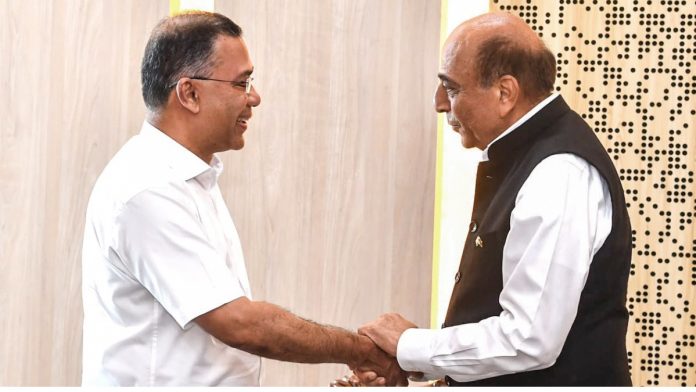 பிரதிநிதித்துவப் படம் | இந்த மாதத் தொடக்கத்தில் டாக்காவில் வங்கதேசப் பிரதமர் தாரிக் ரஹ்மானுடன் இந்திய உயர் ஆணையர் தினேஷ் திரிவேதி | ஏஎன்ஐ (ANI)