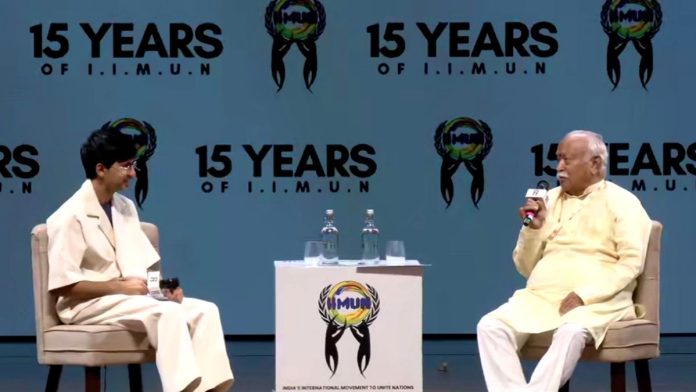 மும்பையில் வியாழக்கிழமை நடைபெற்ற IIMUN நிகழ்ச்சியில் ஆர்எஸ்எஸ் தலைவர் மோகன் பகவத் | ஏஎன்ஐ