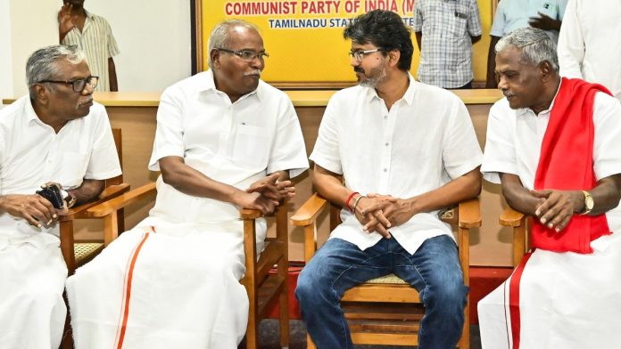 சென்னையில் உள்ள சிபிஐ(எம்) கட்சி அலுவலகத்தில், தவெக கட்சித் தலைவர் விஜய், சிபிஐஎம் தலைவர்கள் பாலகிருஷ்ணா மற்றும் சண்முகம் ஆகியோருடன் | ANI கோப்புப் படம்