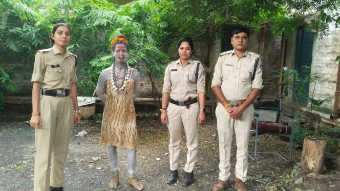 கைது செய்யப்பட்ட அகோரி 'காளி'யுடன் காவலர்கள் | சிறப்பு ஏற்பாட்டின்படி